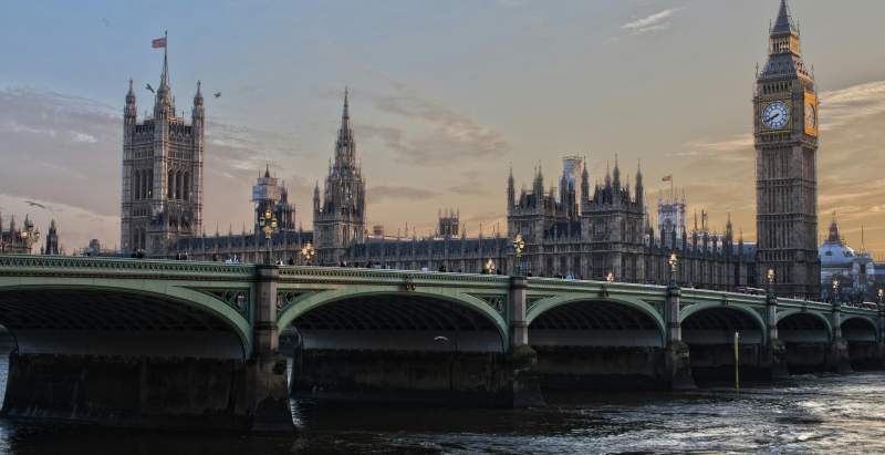 BUSINESS ENGLISH PER IMPIEGATI
