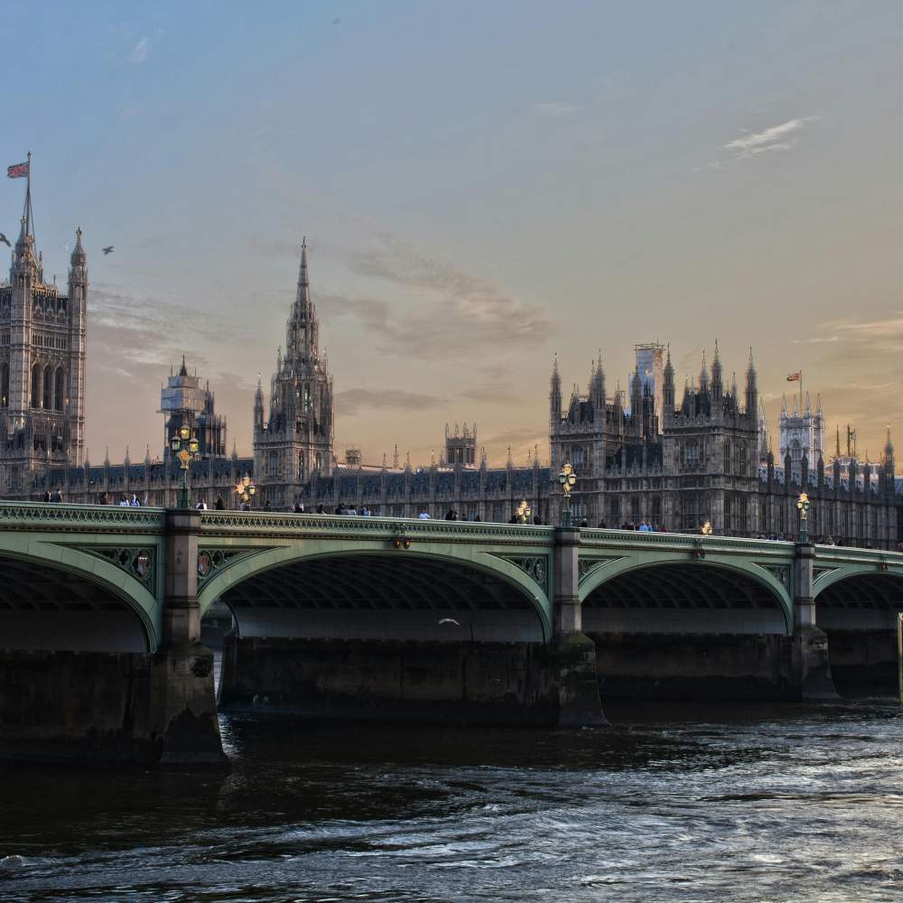 BUSINESS ENGLISH PER IMPIEGATI