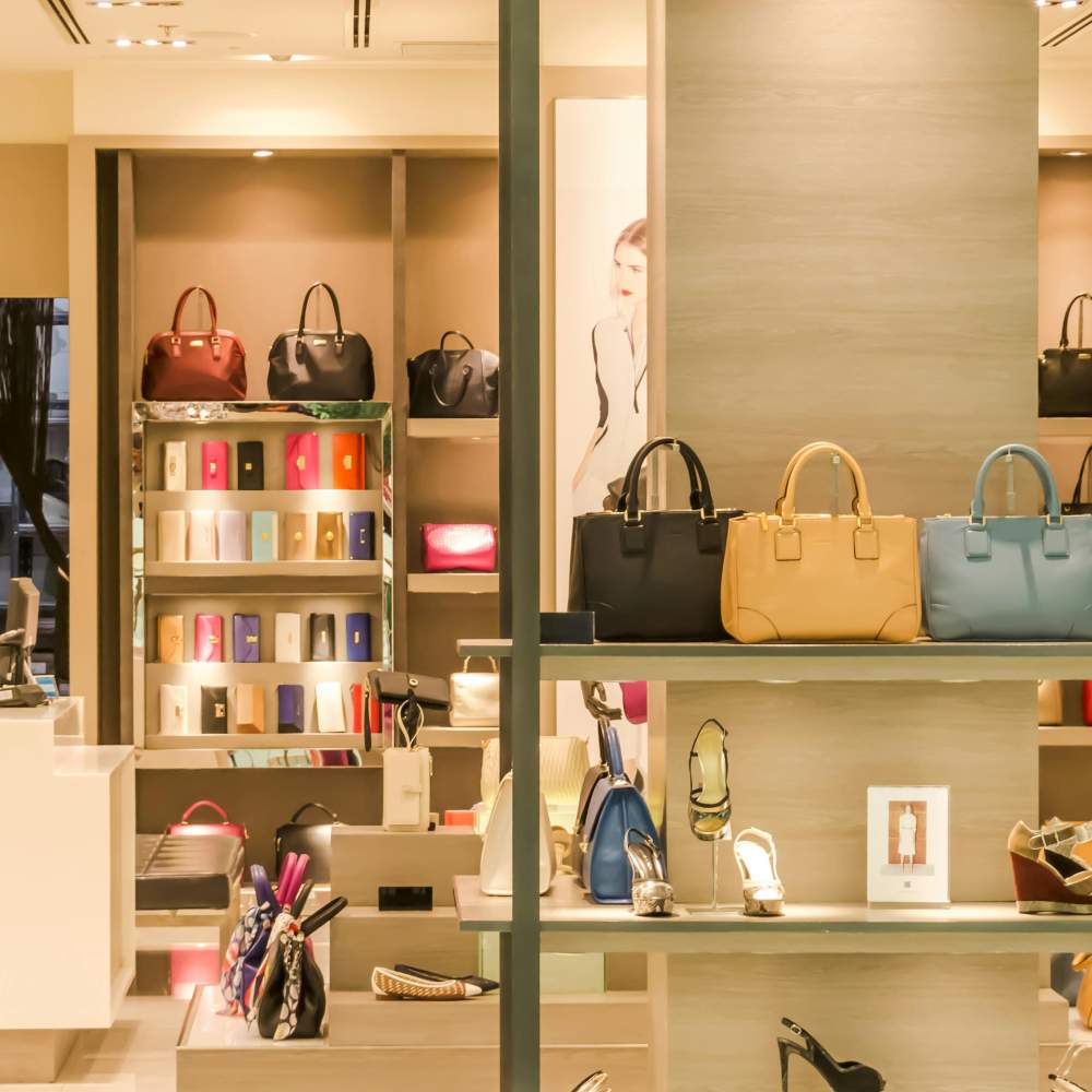 FASHION E VISUAL MANAGEMENT FULL-TIME